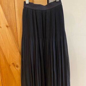 H&M Classic Navy blue Pleated Midi Skirt